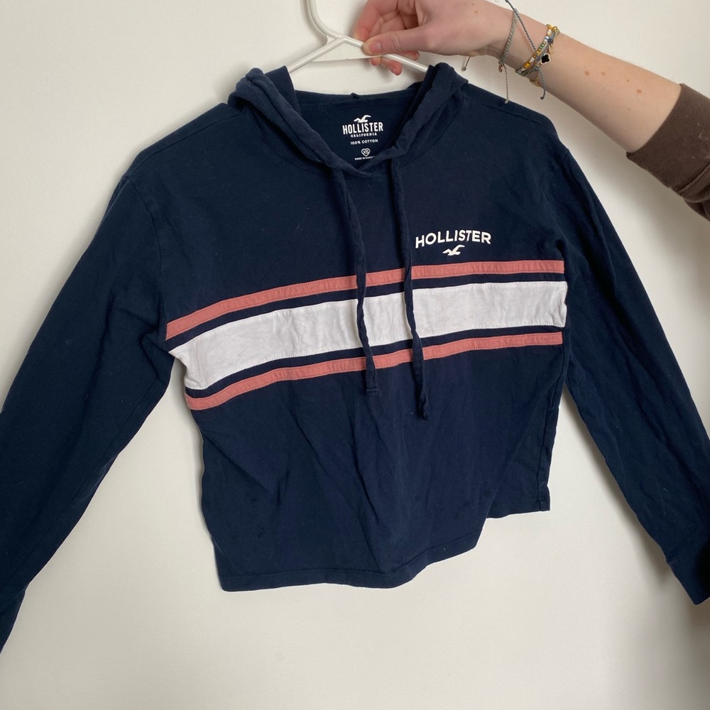 XS woman’s Hollister cropped hoodie